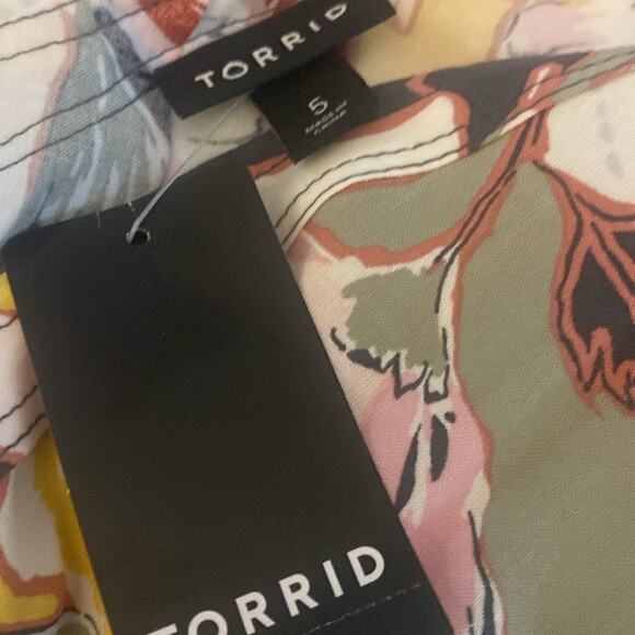 Torrid floral Challis Stitch Detail Tank - Picture 6 of 10